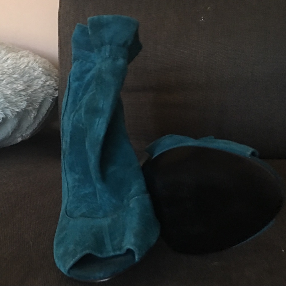 Blue Suede - Picture 2 of 2